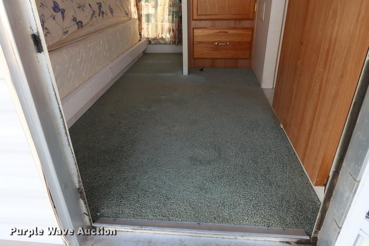 image for item DA8584 2003 Coachmen camper