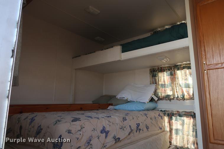 image for item DA8584 2003 Coachmen camper