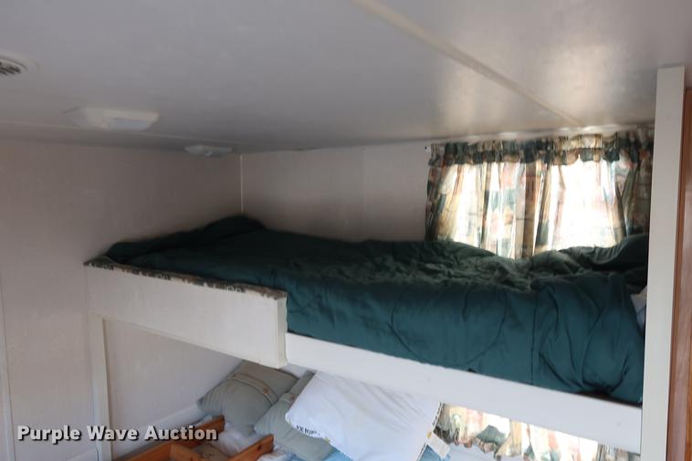 image for item DA8584 2003 Coachmen camper