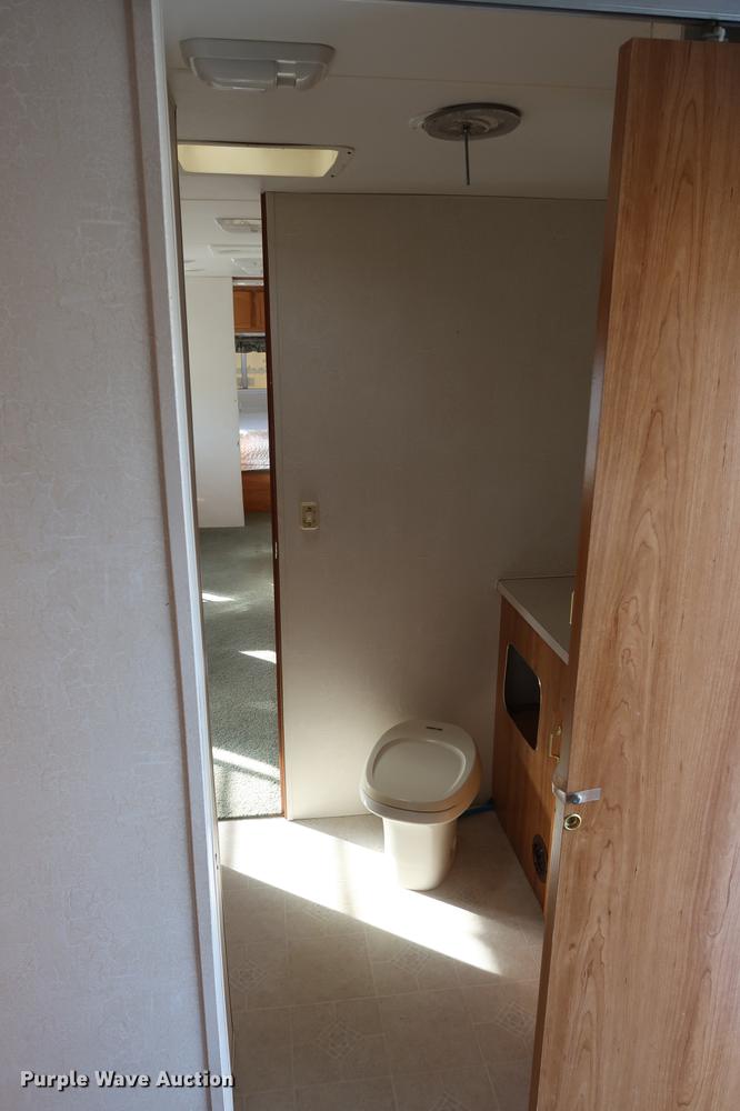 image for item DA8584 2003 Coachmen camper