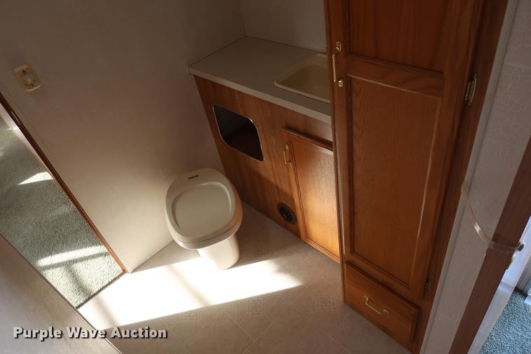 image for item DA8584 2003 Coachmen camper