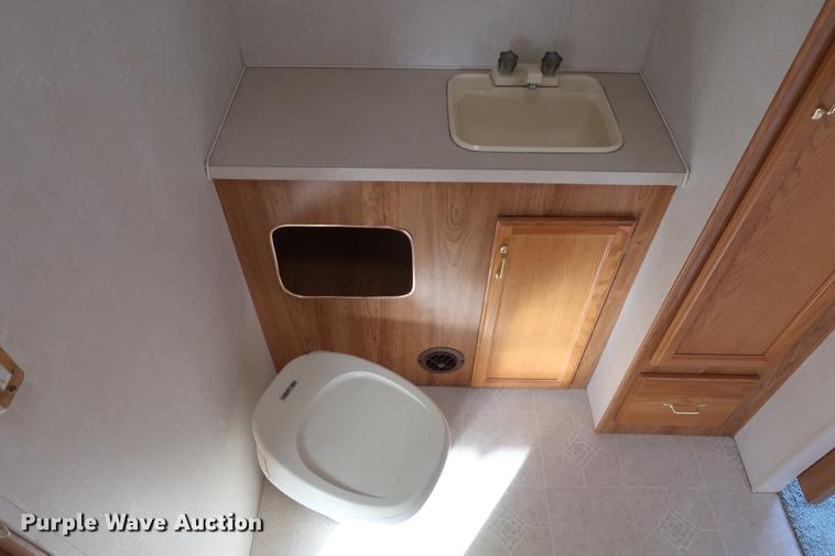 image for item DA8584 2003 Coachmen camper