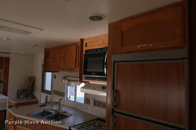 image for item DA8584 2003 Coachmen camper