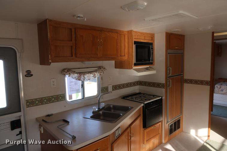 image for item DA8584 2003 Coachmen camper