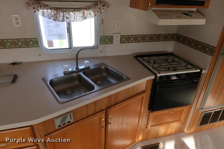 image for item DA8584 2003 Coachmen camper