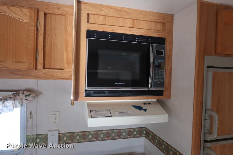 image for item DA8584 2003 Coachmen camper