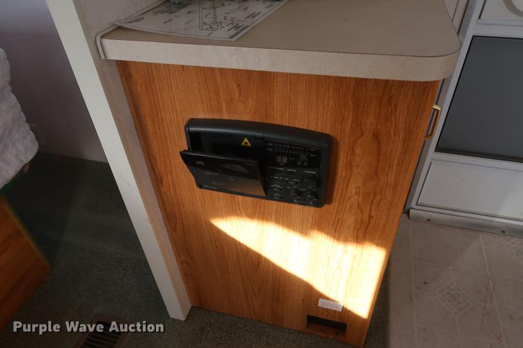 image for item DA8584 2003 Coachmen camper