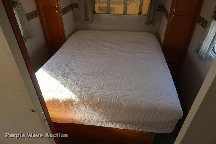 image for item DA8584 2003 Coachmen camper