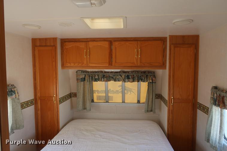 image for item DA8584 2003 Coachmen camper