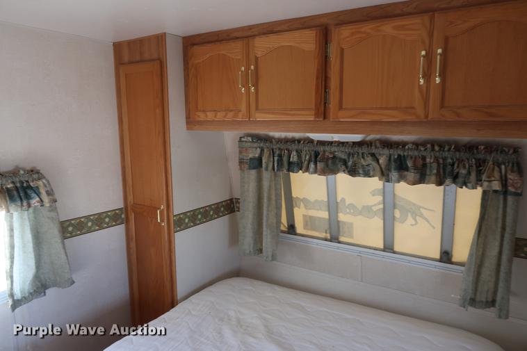 image for item DA8584 2003 Coachmen camper