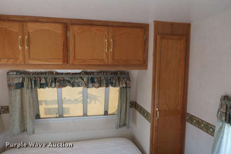 image for item DA8584 2003 Coachmen camper