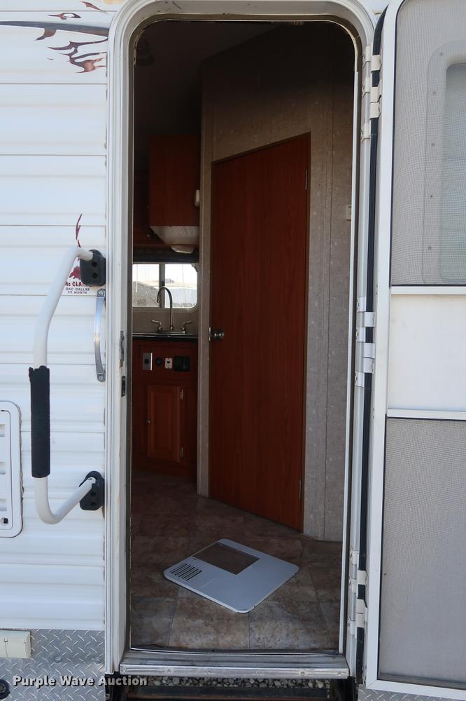 image for item DA8585 2009 Phoenix toy hauler camper