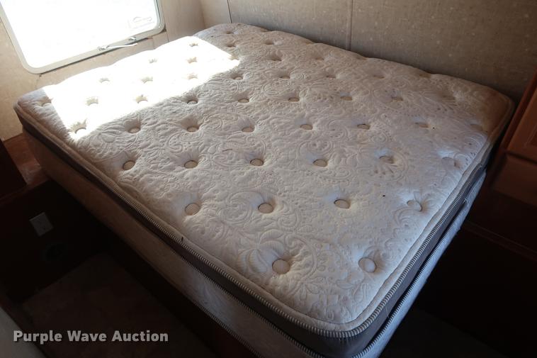 image for item DA8585 2009 Phoenix toy hauler camper