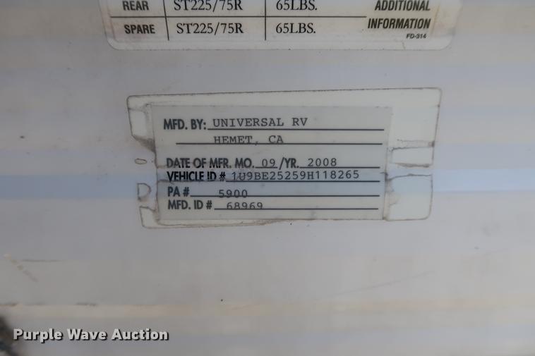 image for item DA8585 2009 Phoenix toy hauler camper