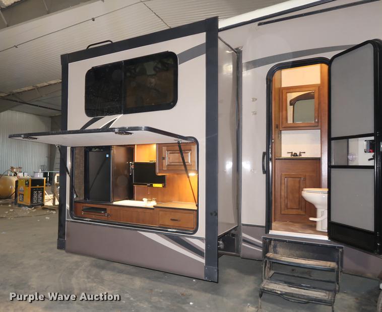 image for item DA8587 2014 Heartland 3650BH Gateway camper