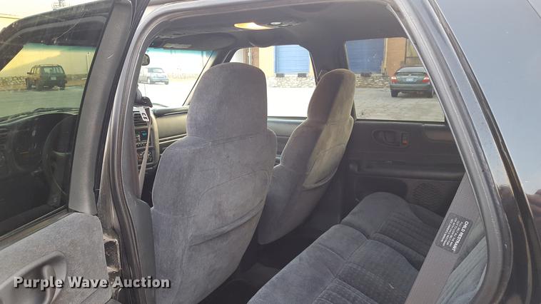 image for item DA8637 2000 Chevrolet Blazer