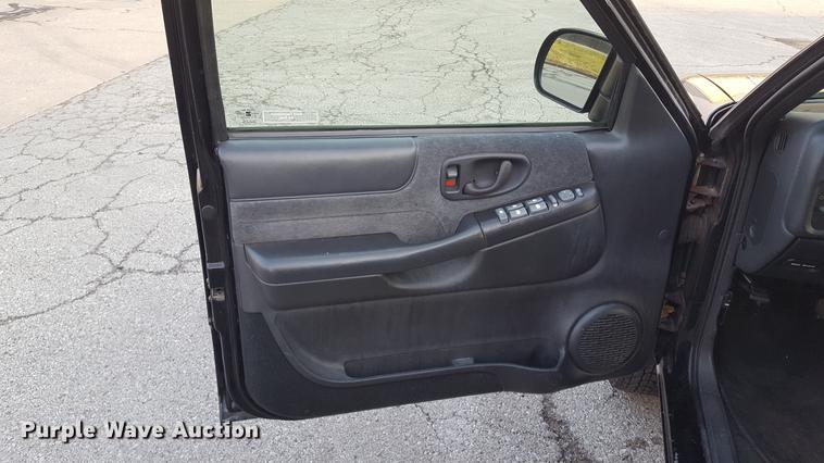 image for item DA8637 2000 Chevrolet Blazer