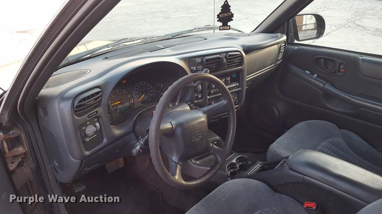 image for item DA8637 2000 Chevrolet Blazer