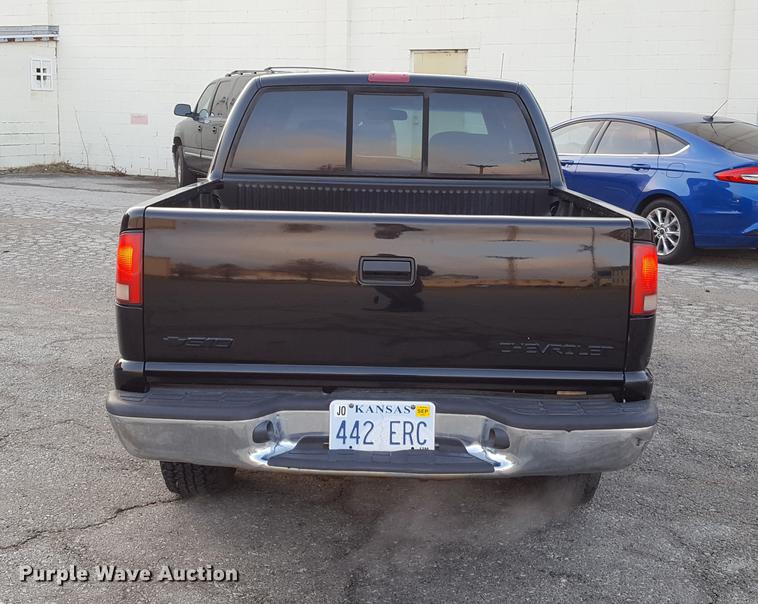 image for item DA8638 2001 Chevrolet S10 pickup truck