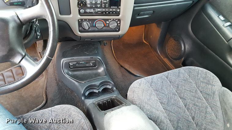 image for item DA8638 2001 Chevrolet S10 pickup truck