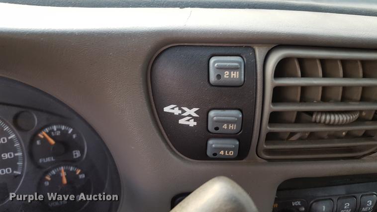 image for item DA8638 2001 Chevrolet S10 pickup truck