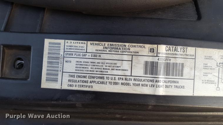 image for item DA8638 2001 Chevrolet S10 pickup truck