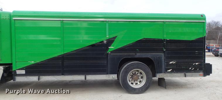 image for item DB6273 2003 Mickey Truck Bodies A0-A side load truck body