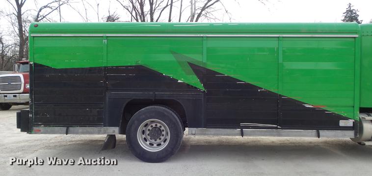 image for item DB6273 2003 Mickey Truck Bodies A0-A side load truck body