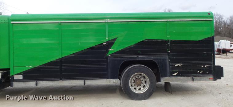 image for item DB6273 2003 Mickey Truck Bodies A0-A side load truck body