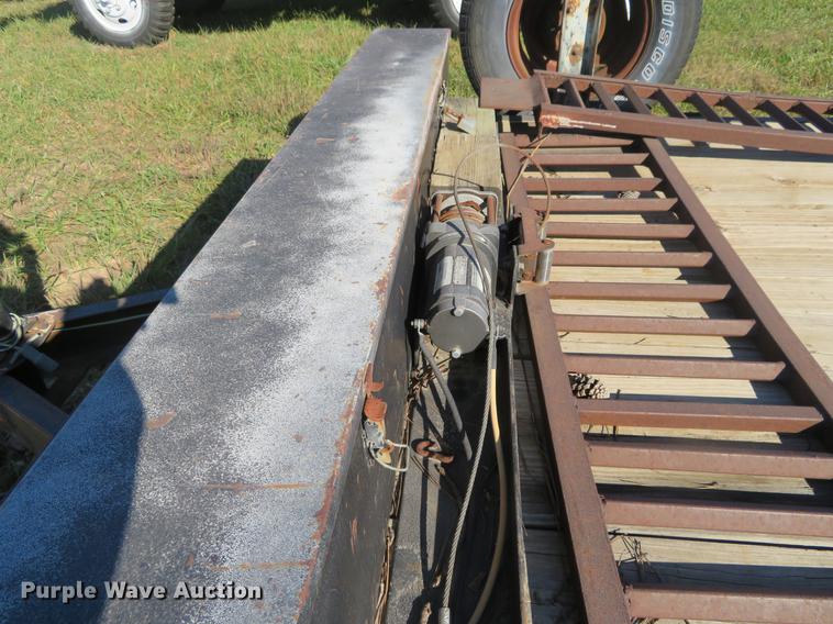 image for item DC0760 1999 L&M flatbed trailer