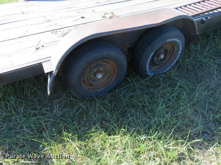 image for item DC0760 1999 L&M flatbed trailer