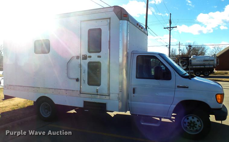 image for item DC1941 2006 Ford Econoline E450 box truck
