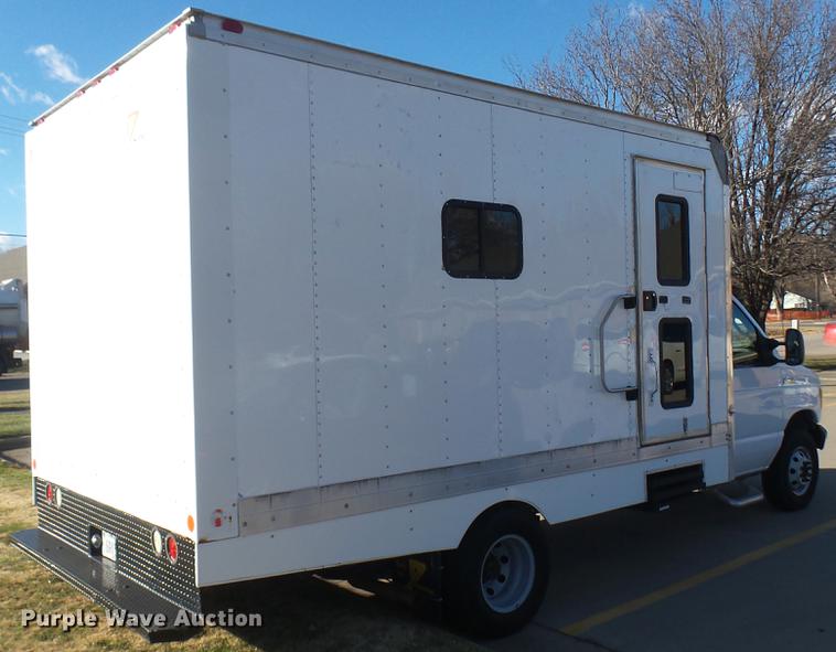 image for item DC1941 2006 Ford Econoline E450 box truck