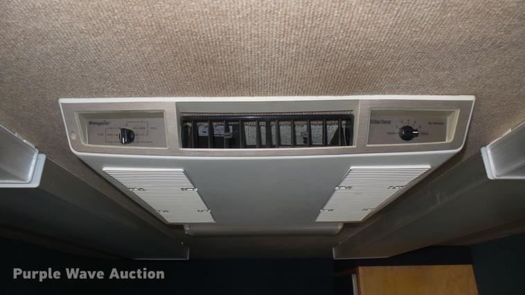 image for item DC1941 2006 Ford Econoline E450 box truck