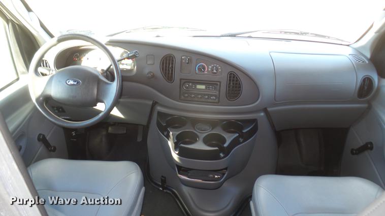 image for item DC1941 2006 Ford Econoline E450 box truck