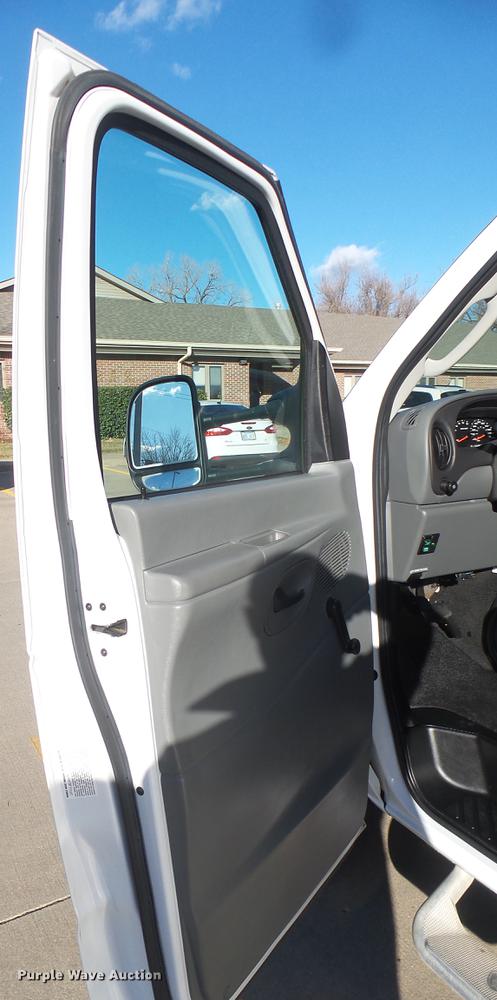 image for item DC1941 2006 Ford Econoline E450 box truck