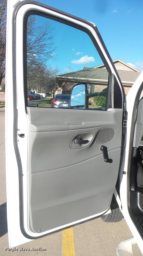 image for item DC1941 2006 Ford Econoline E450 box truck