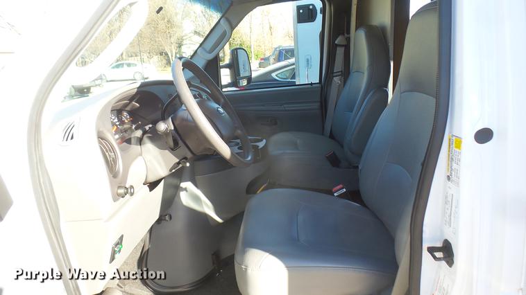 image for item DC1941 2006 Ford Econoline E450 box truck