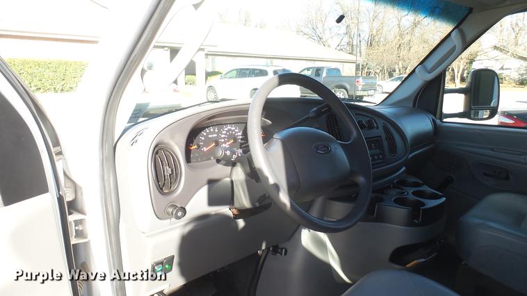 image for item DC1941 2006 Ford Econoline E450 box truck