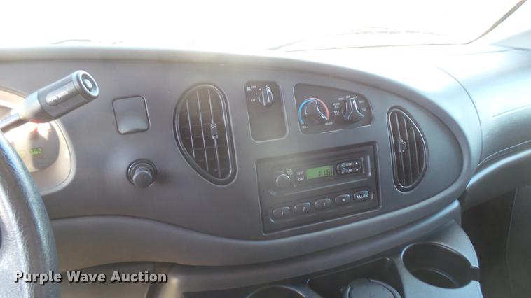 image for item DC1941 2006 Ford Econoline E450 box truck