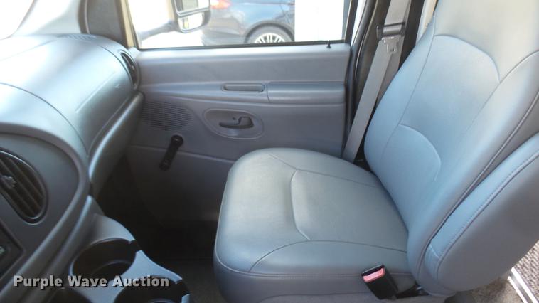 image for item DC1941 2006 Ford Econoline E450 box truck