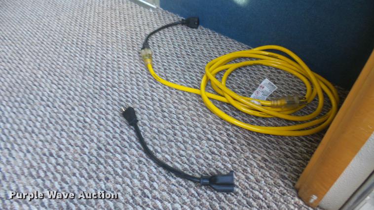 image for item DC1941 2006 Ford Econoline E450 box truck