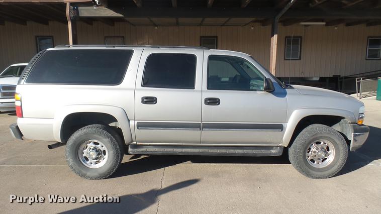 image for item DC1974 2004 Chevrolet Suburban 2500 SUV