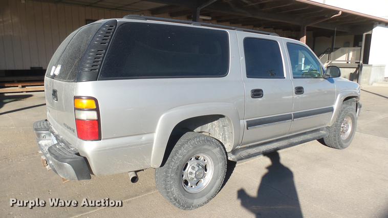 image for item DC1974 2004 Chevrolet Suburban 2500 SUV