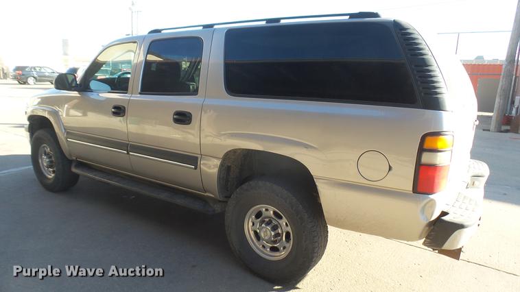 image for item DC1974 2004 Chevrolet Suburban 2500 SUV