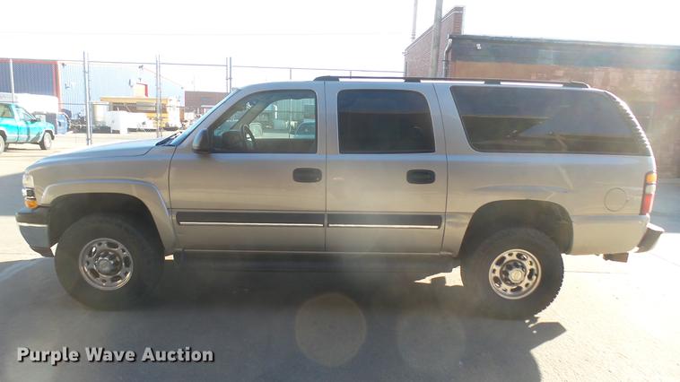 image for item DC1974 2004 Chevrolet Suburban 2500 SUV