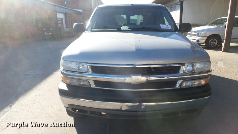 image for item DC1974 2004 Chevrolet Suburban 2500 SUV
