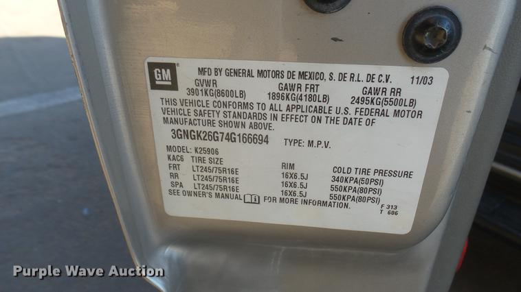 image for item DC1974 2004 Chevrolet Suburban 2500 SUV