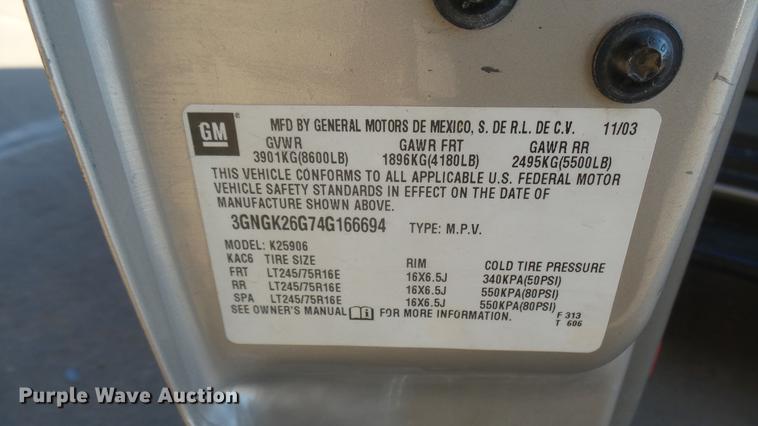 image for item DC1974 2004 Chevrolet Suburban 2500 SUV