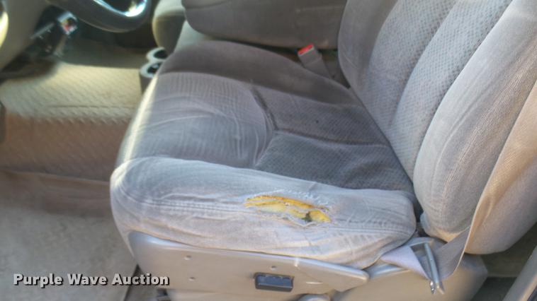 image for item DC1974 2004 Chevrolet Suburban 2500 SUV